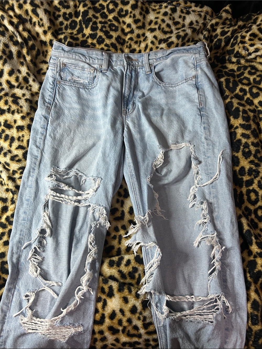 American Eagle Outfitters Light Blue Distressed Boyfriend Jeans
